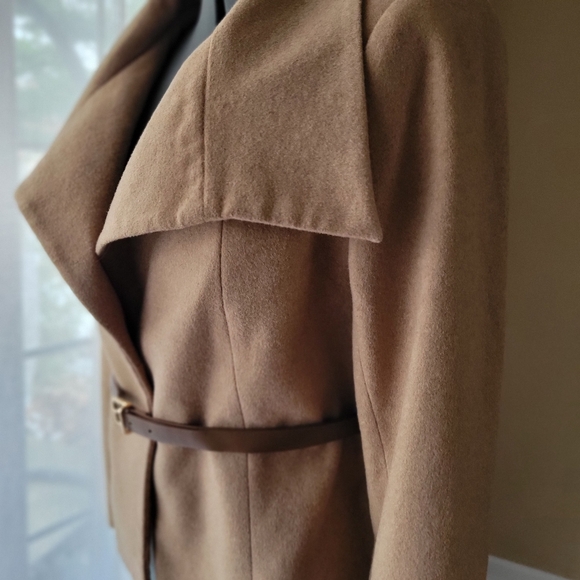 LTD Chic Tan Women's Wool Short Jacket with Button Closure and Belt Size Large - Picture 4 of 11